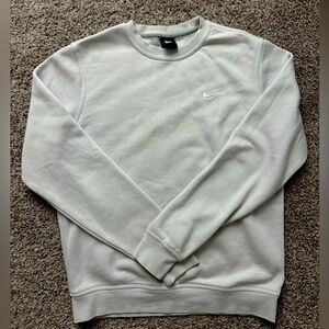 Nike Men’s Sportswear Club Crewneck Fleece Sweatshirt Light Gray